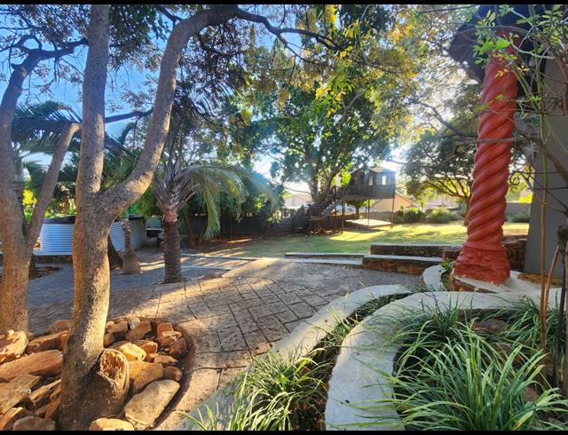 5 BEDROOM TOWNHOUSE FOR SALE IN CASHAN